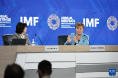际货泉基金组织（IMF）总裁格奥尔基耶娃（左）